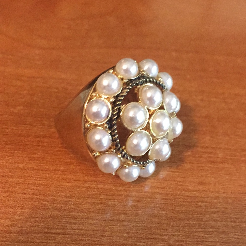 Ring with pearls | F21